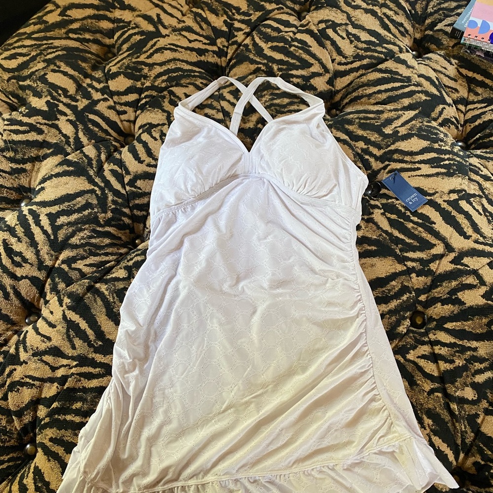 Women’s white bathing suit brand new never worn - Picture 2 of 3